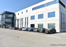 Vorig jaar is het Breeding Technilogy Center van Dümmen Orange virtueel geopend door landbouwminister Carola Schouten.  Met dit nieuwe centrum worden alle technische faciliteiten op het gebied van (het versnellen van de) veredelings- en selectieprocessen gecentraliseerd en het is naar eigen zeggen het grootste laboratorium voor sierteeeltonderzoek ter wereld.